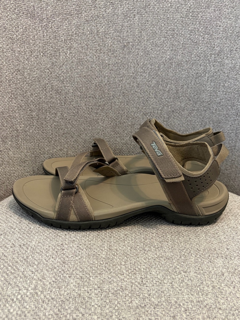 TEVA- Women's size 8 Verra Sandal